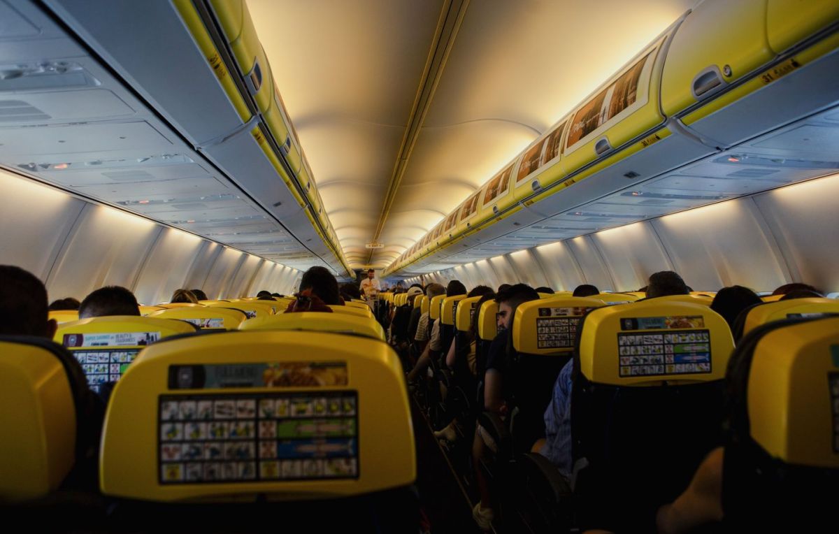 Un passager sauvé après un hublot déchiré en plein vol au départ de Grèce