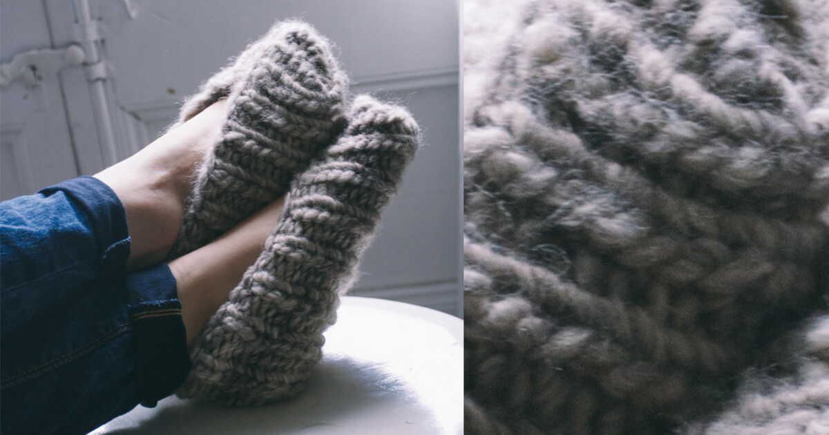 Chaussons tricotés gris : le confort intemporel