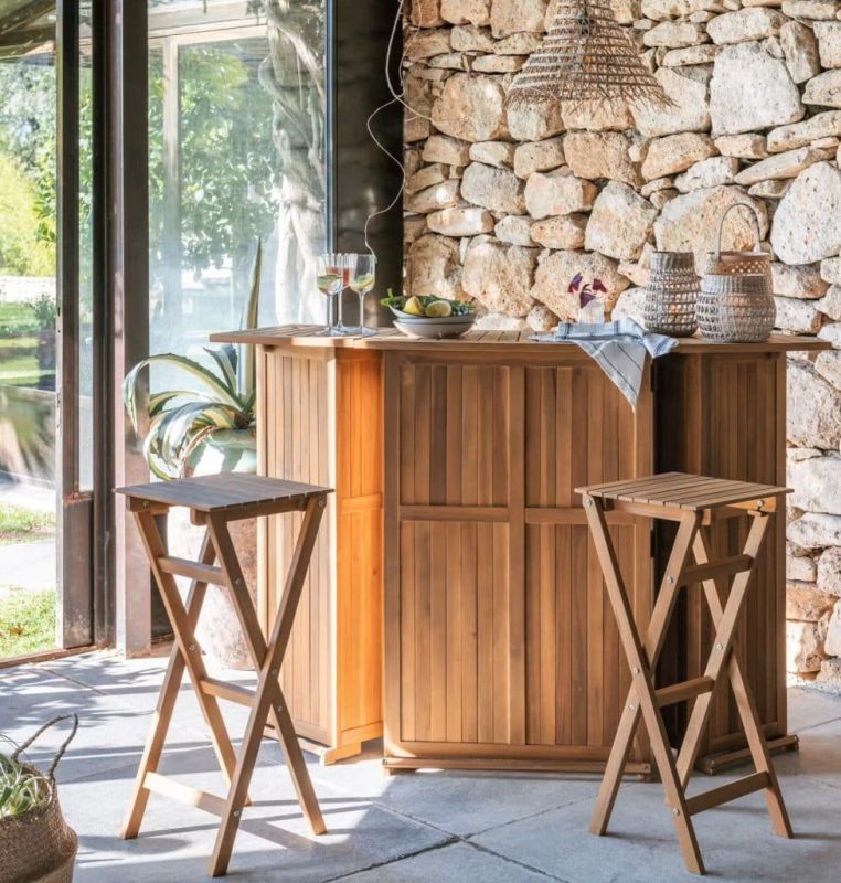 Créez un espace bar accueillant avec ce set en acacia à prix mini chez Alinéa
