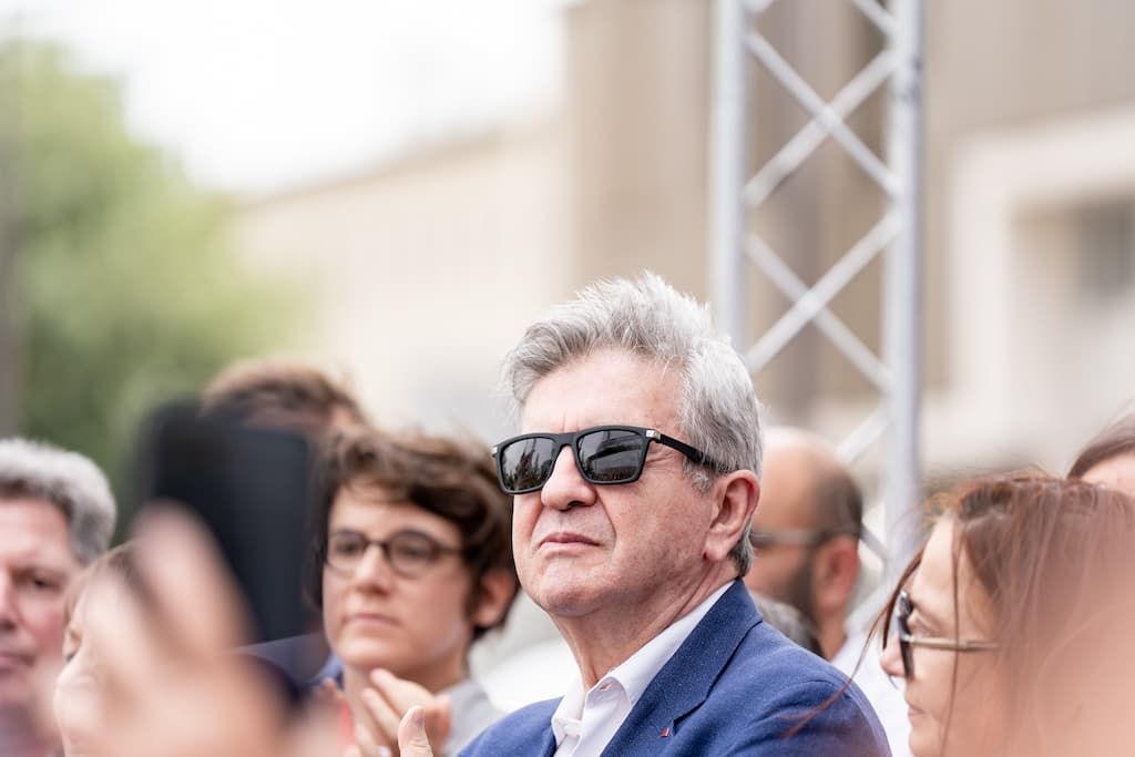 Mélenchon dénonce le capitalisme face aux incendies ravageurs