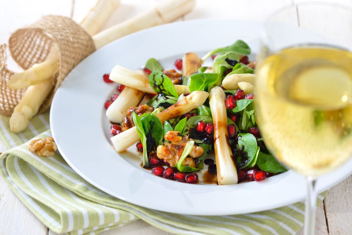 La salade d'asperges blanches de Cyril Lignac : un délice à ne pas manquer