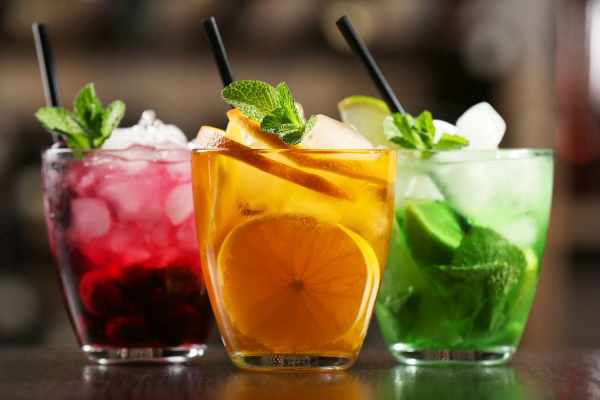 Préparez des cocktails colorés qui éblouissent vos invités