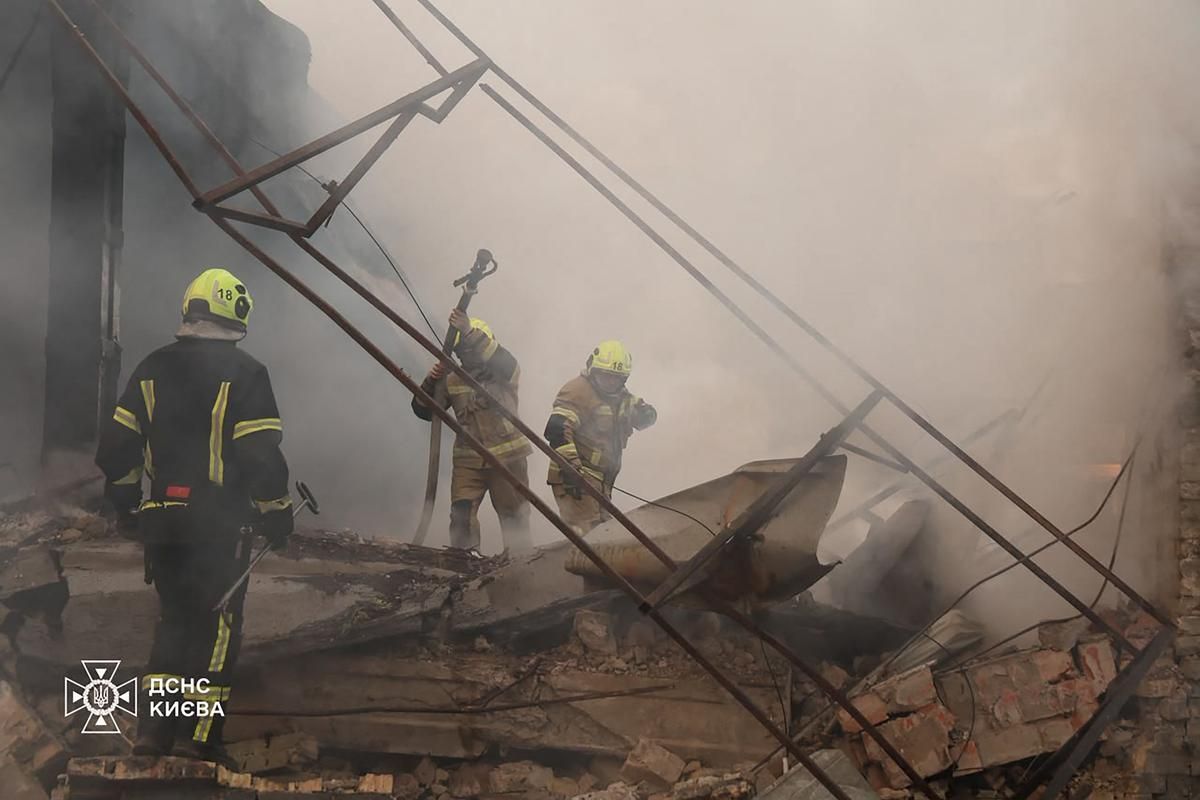 Tragédie nocturne à Kiev : deux vies perdues dans une nouvelle attaque russe